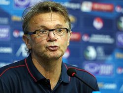 Philippe Troussier Resmi Tunggangi Timnas Vietnam Gantikan Park Hang-seo