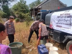 Sambut Hari Jadi Humas Polri ke-72, Polda Lampung Salurkan Air Bersih Ke Warga Jatimulyo