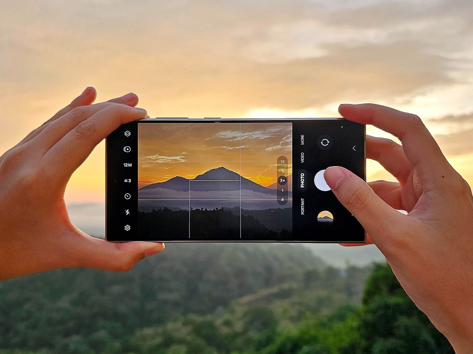 Tips Bikin Konten Saat Traveling Lebih Praktis dengan Galaxy S24 Series