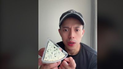 Konten Kreator TikTok Uji Keberanian dengan ‘Keju Busuk’, Ekspresi Menggelikan!