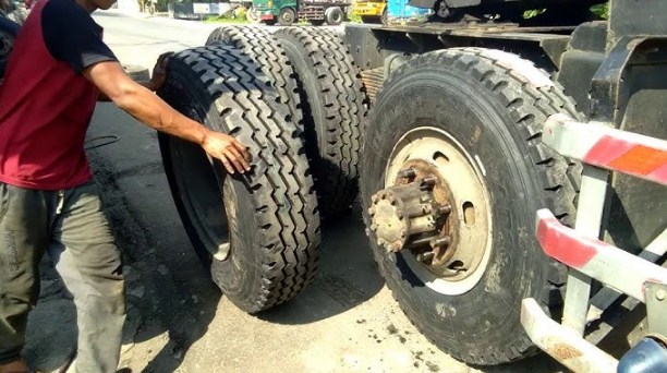 Tips Ampuh Cegah Pecah Ban di Tol, Lindungi Diri Anda Sekarang!