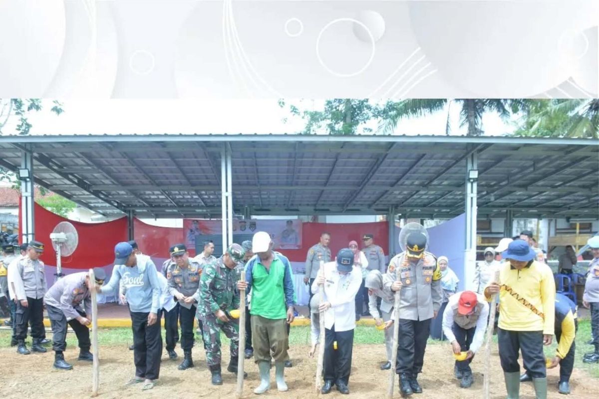 Mendukung Ketahanan Pangan: Pj Sekda Lampung Tengah Bersama Gugus Tugas Polri