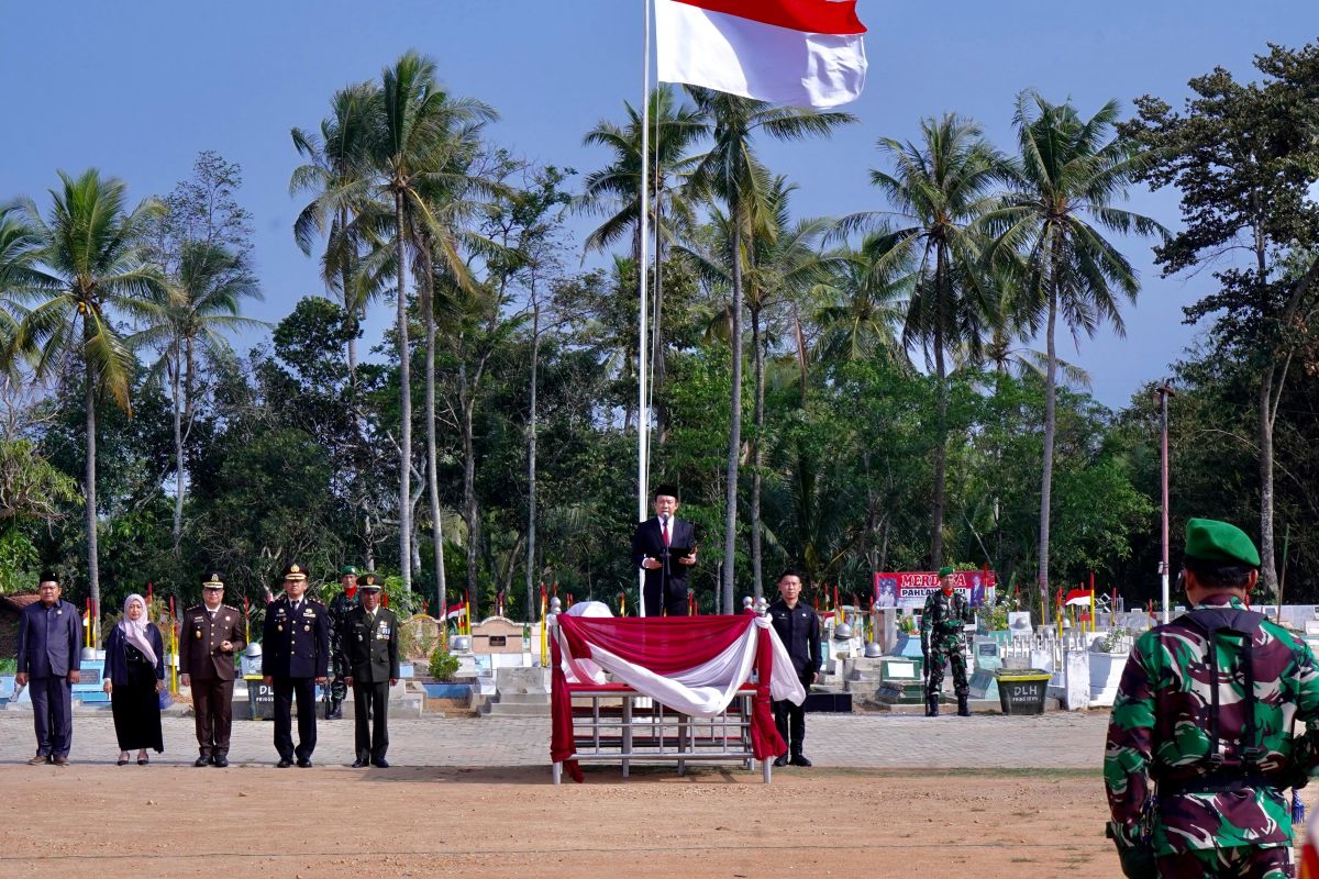 Memperingati Hari Pahlawan: Upacara dan Tabur Bunga oleh Pemkab Pringsewu