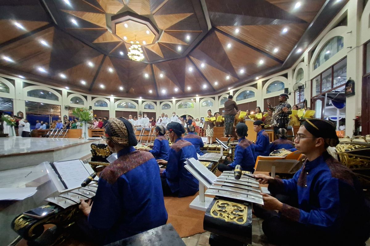 Malam Natal di Lampung: Suasana Penuh Musik Tradisional