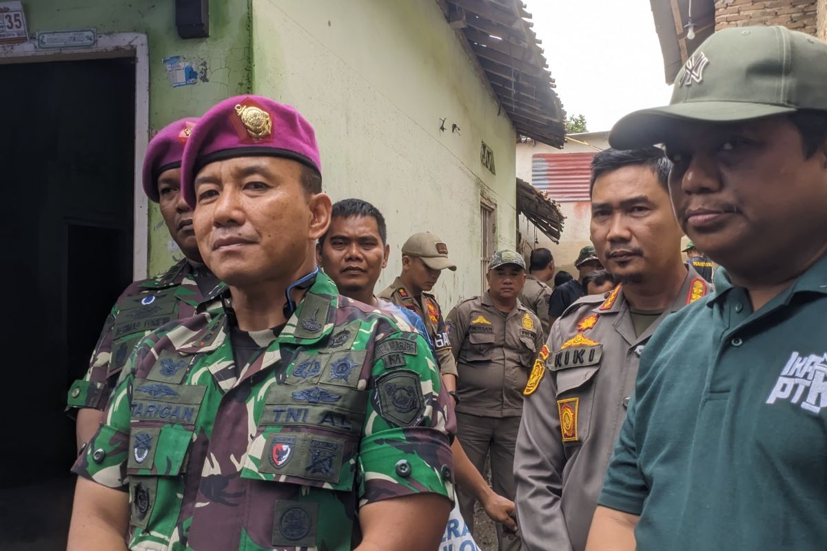 Bersama Prajurit TNI: Aksi Bersihkan Lumpur Pasca Banjir di Bandarlampung