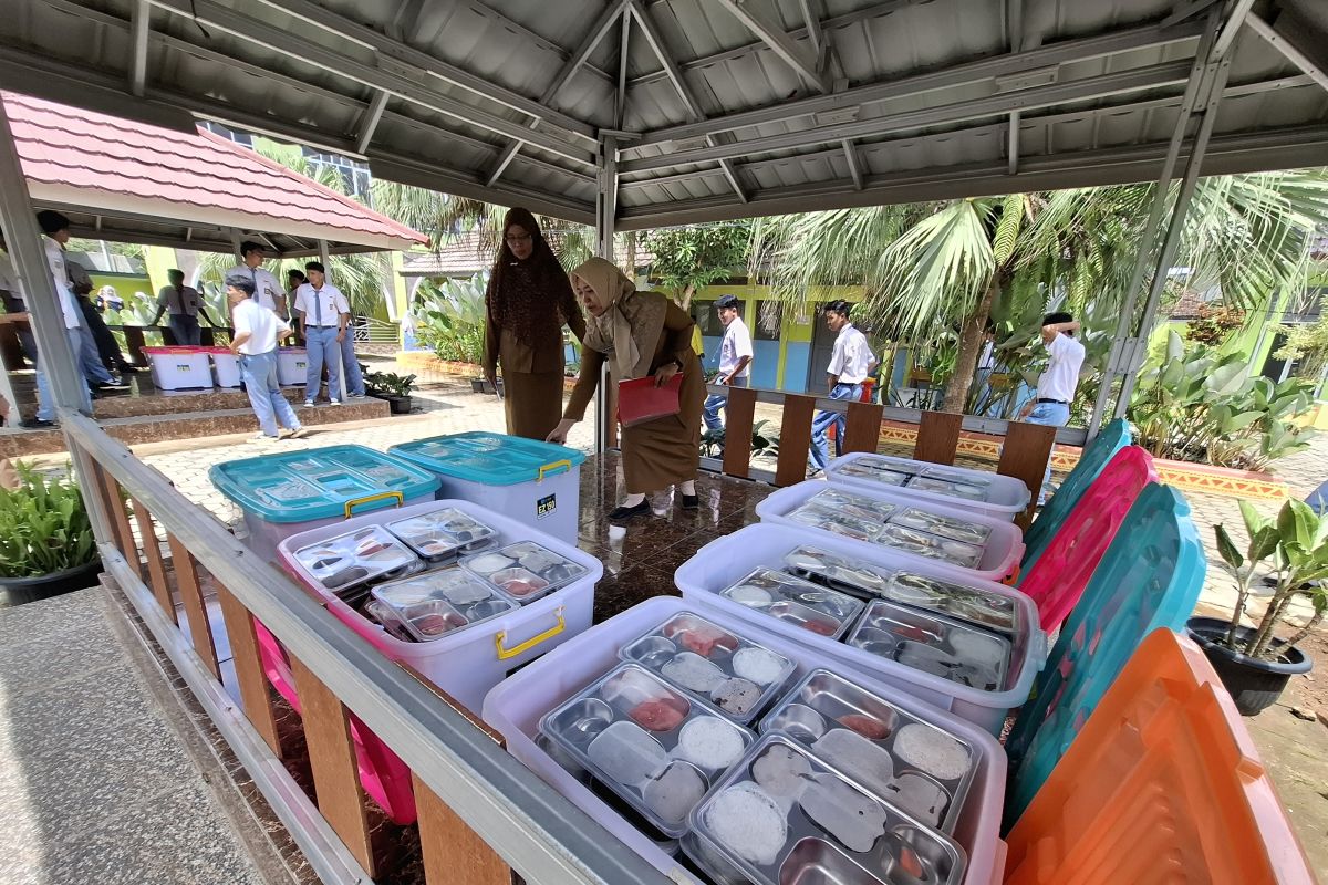 Program Makan Sehat Gratis untuk Pelajar Mulai Diluncurkan di Lampung Hari Ini