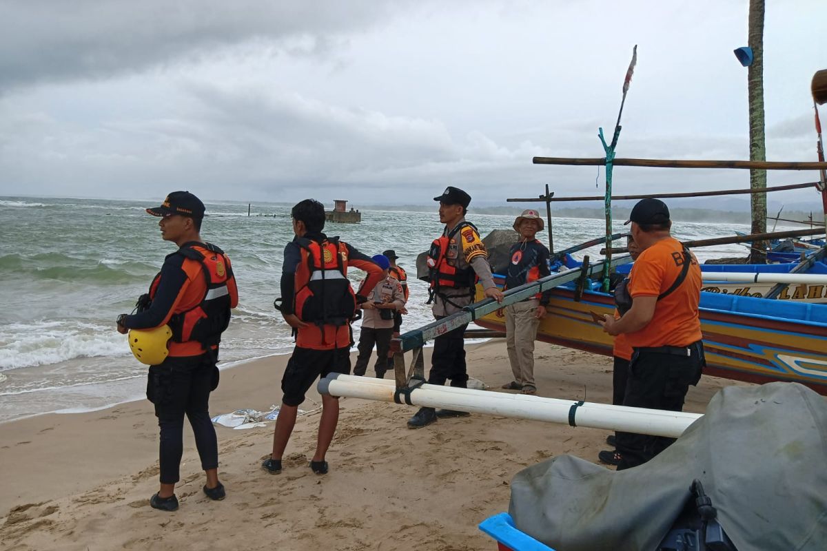 Mengapa Tim SAR Terus Berjuang Mencari Bocah yang Terseret Arus Laut di Pesisir Barat Lampung?