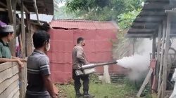 Upaya Polisi Pesisir Barat Memerangi Penyakit DBD dengan Fogging