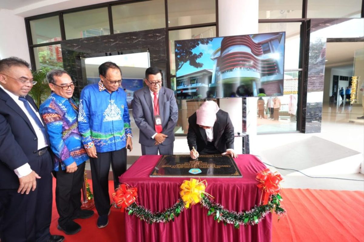 Menjadi Sebuah Inspirasi: Rektor Resmikan Gedung B FEB dengan Fasilitas Internasional