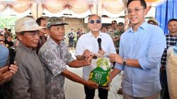 Bantuan Bibit Pertanian dan Bahan Pangan untuk Korban Banjir di Lampung Selatan Disalurkan oleh Menko Bidang Pangan