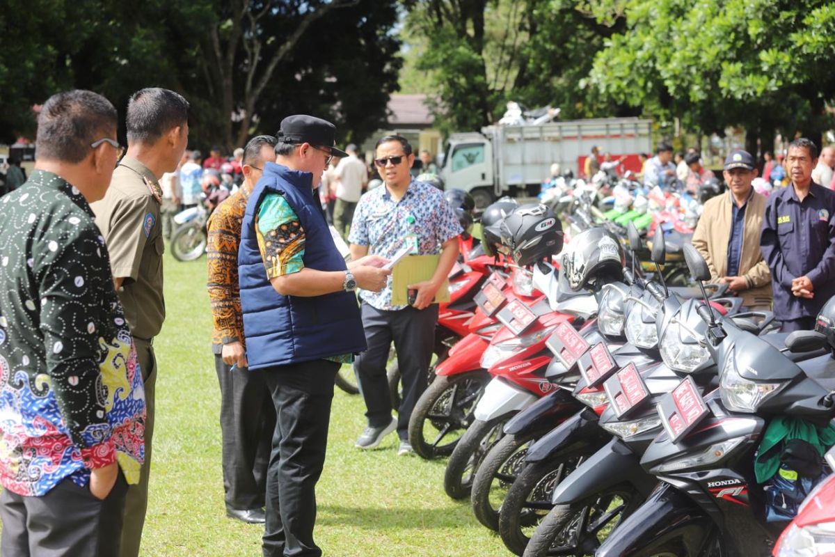 Ini Dia Rutinitas Pengecekan Kendaraan Dinas oleh Pj Bupati Lampung Barat