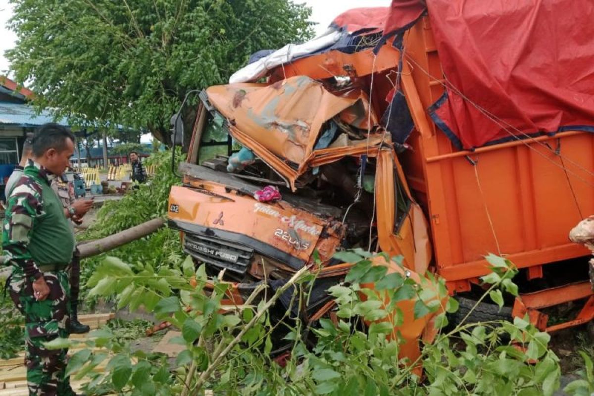 Truk Kecelakaan di Bakauheni: Kernet Tewas Akibat Rem Blong