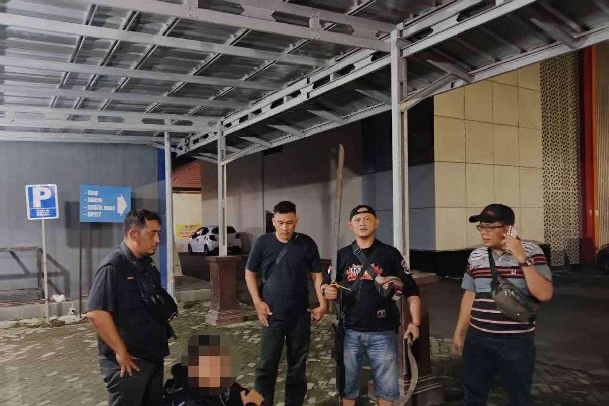 Polisi Berhasil Mencegah Keributan Pelajar dengan Senjata Tajam di Kalianda