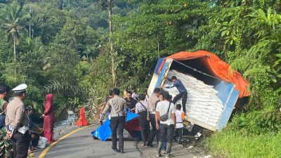 Evakuasi Truk Terperosok di Liwa Berhasil Mengatasi Kemacetan Panjang