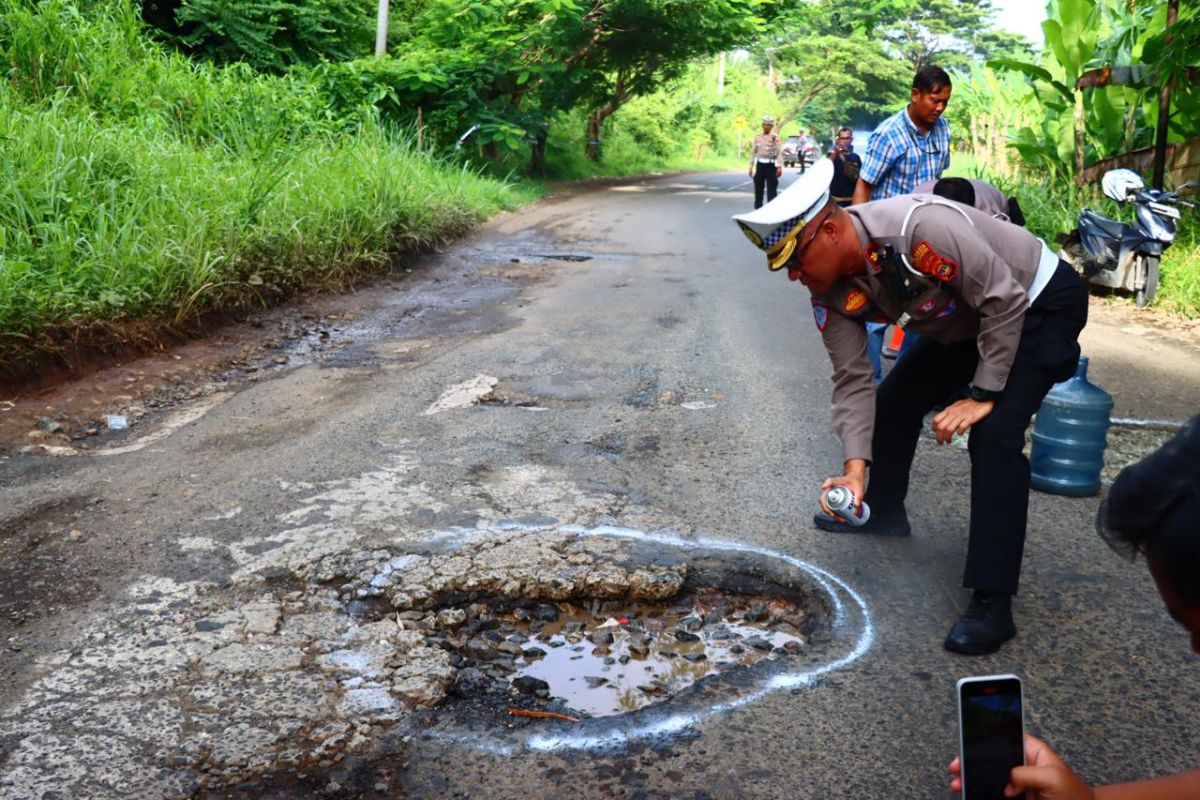 Ini Langkah Polresta Bandarlampung untuk Memperbaiki Jalan Rusak