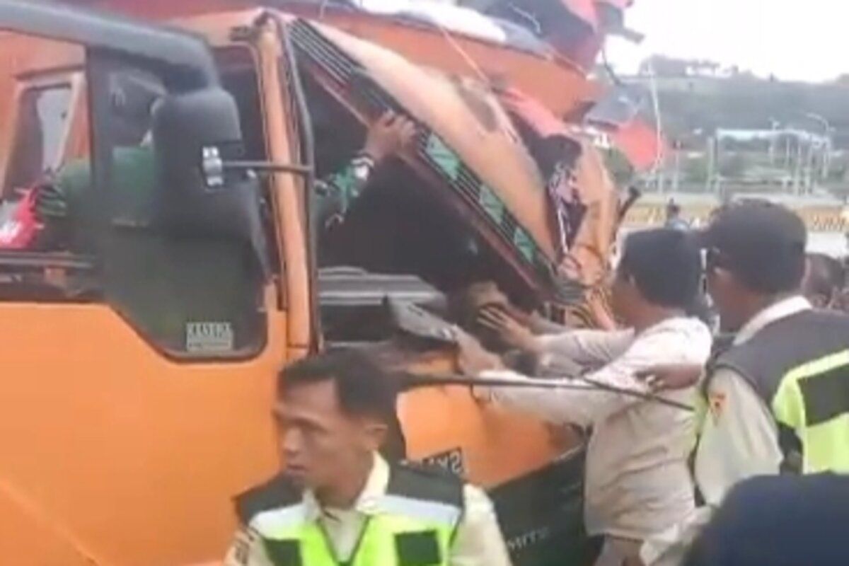 Truk Tabrak Pohon di Bakauheni: Satu Korban Tewas