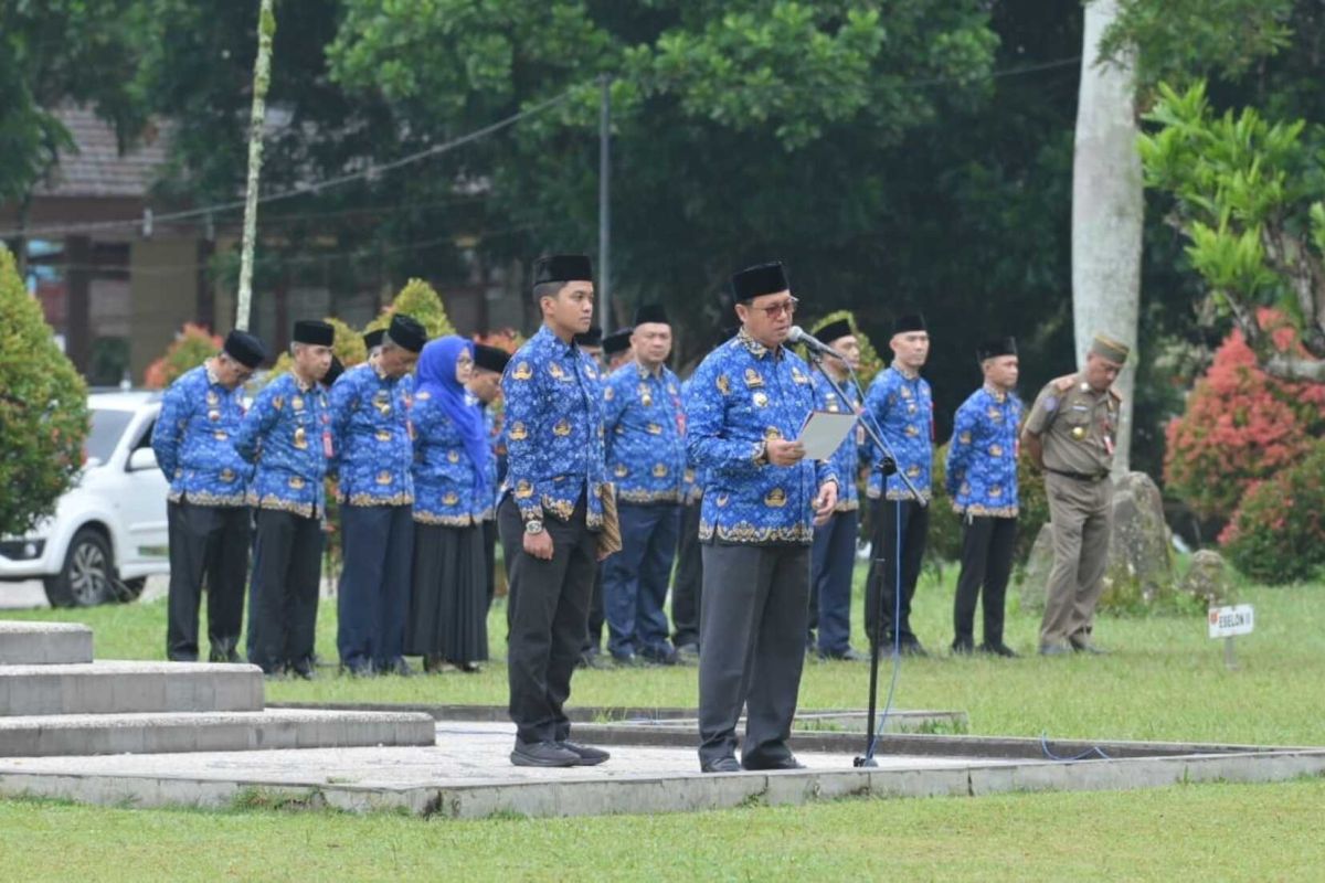 Nukman Mengucapkan Selamat Tinggal pada Pegawai Pemkab Lambar