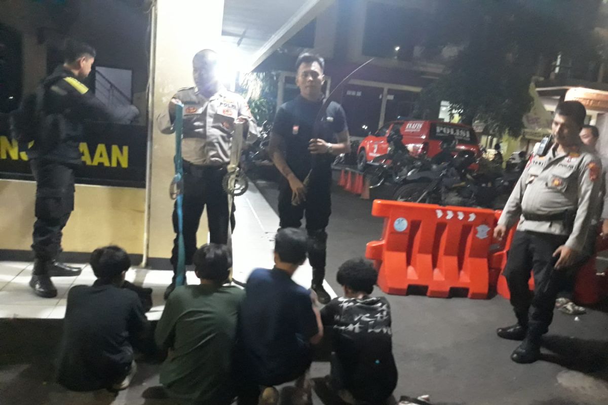 Empat Remaja Ditangkap Polisi dalam Bentrok di Jl Sultan Agung: Apa yang Terjadi?