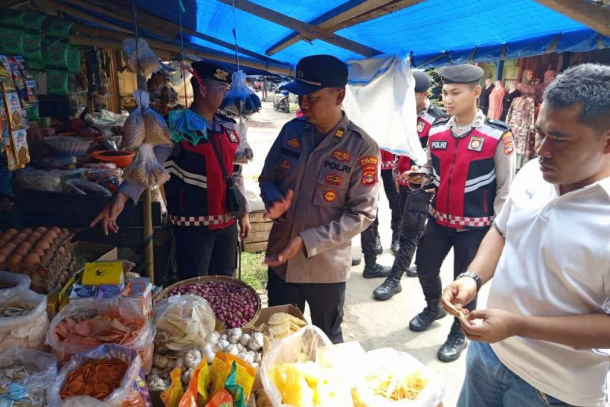 Antisipasi Kebutuhan Pokok: Polres Pesisir Barat Monitor Persediaan Sembako