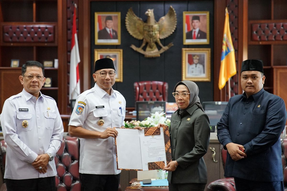 Langkah Gubernur Lampung: Menyerahkan Surat Plt Bupati kepada Wakil Bupati Way Kanan