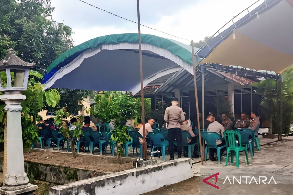 Antusiasme Warga Memenuhi Rumah Duka AKP Budiyanto di OKU Timur